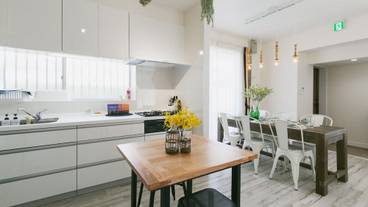 客室内のダイニングエリア / 18