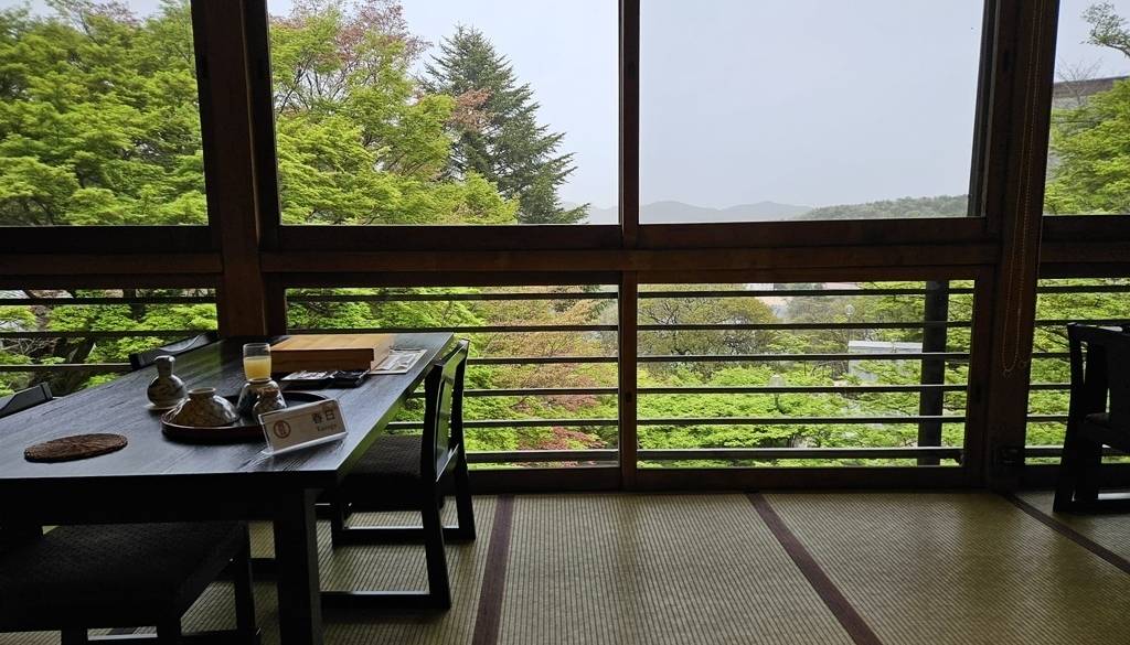 美味しい空気もご馳走
山を眺めながらの朝食 / 2