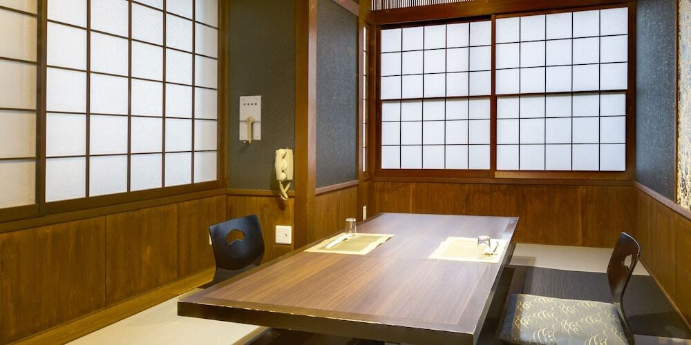 旅館のお食事処