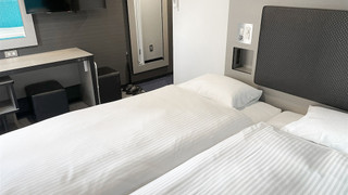 コンパクトハリウッドツイン シングルベッド2台 喫煙可