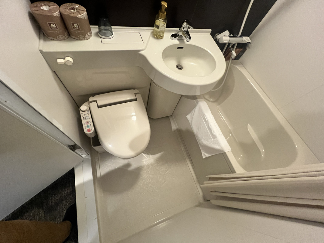 部屋風呂は狭め