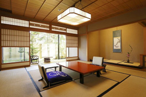 総檜風呂付きの広い「月の間」