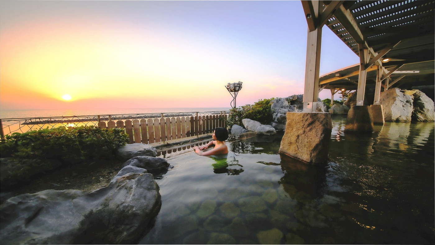 波打ち際まで徒歩約1分！源泉かけ流しの露天風呂付き客室がある宿4232595