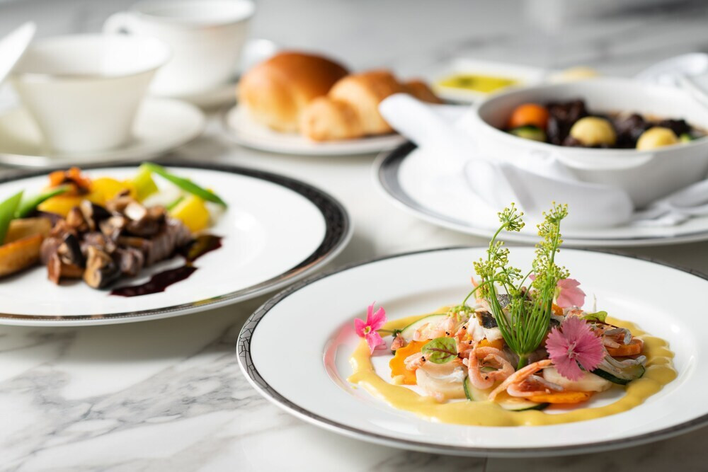 海に溶け込むインフィニティバスに感動！大人の熱海を満喫4273120