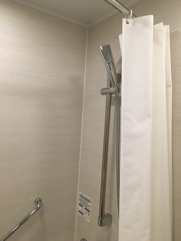 バスルームのシャワー