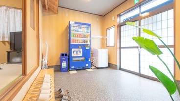 内部エントランス / 2