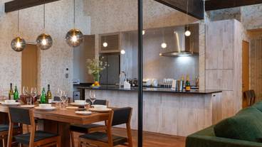 客室内のダイニングエリア / 8