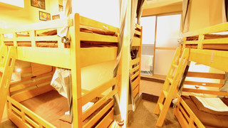 2名予約用 男女混合ドミトリールーム内の二段ベッド