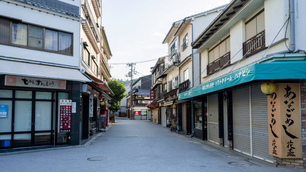 宮島表参道商店街 / 2