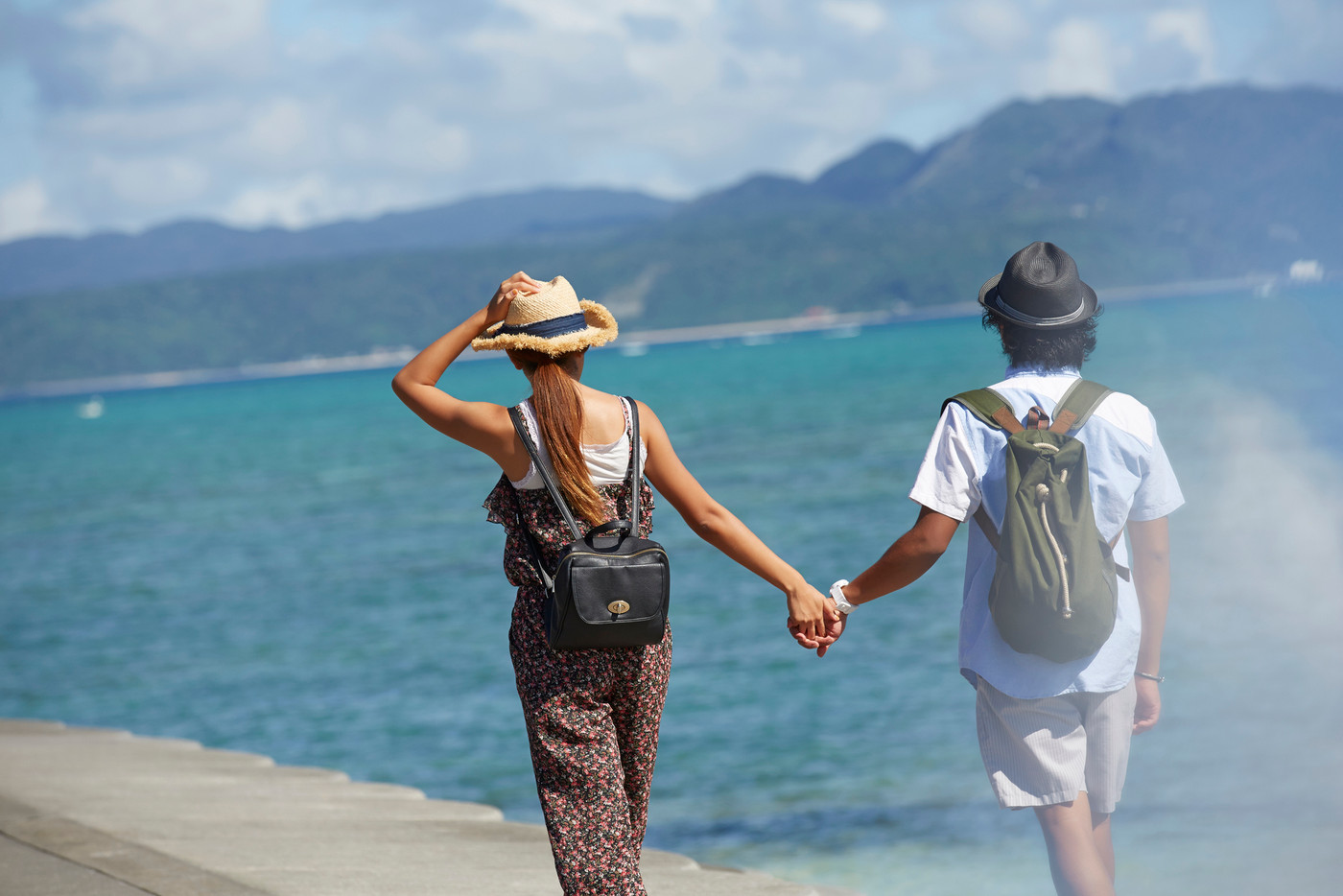 沖縄カップル旅行　離島の海
