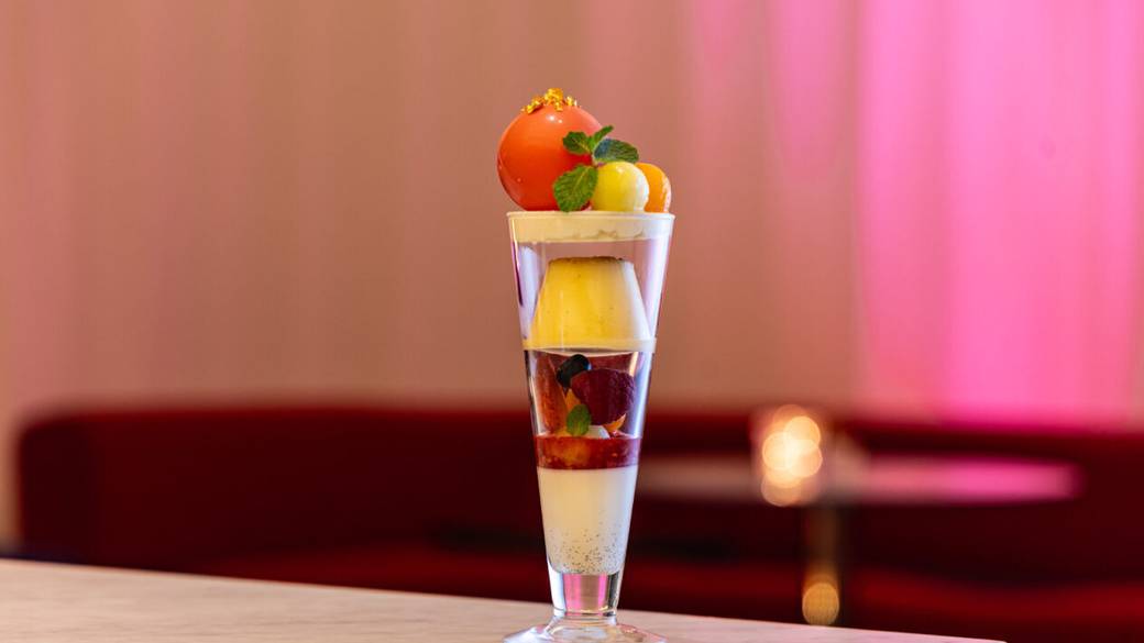 色彩豊かなラウンジで
夕方から乾杯♪ / 4