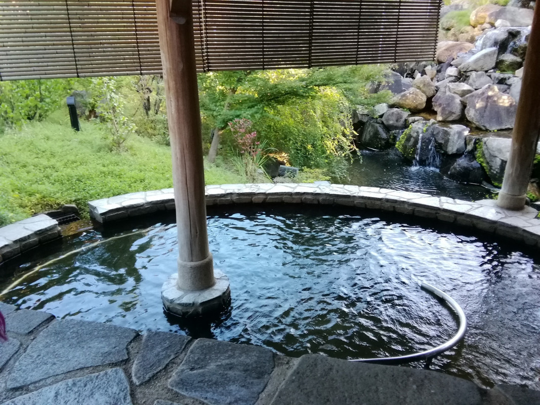 大浴場の庭園露天風呂