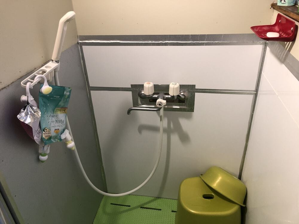 バスルームのシャワー