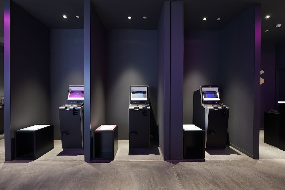 チェックイン / チェックアウト キオスク