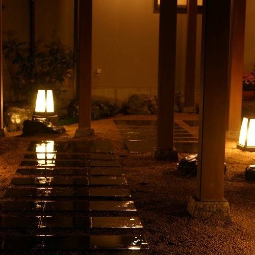 素敵なのれんが
お出迎え / 2