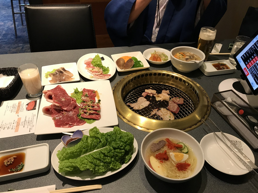 館内焼き肉レストランでのコース夕食
