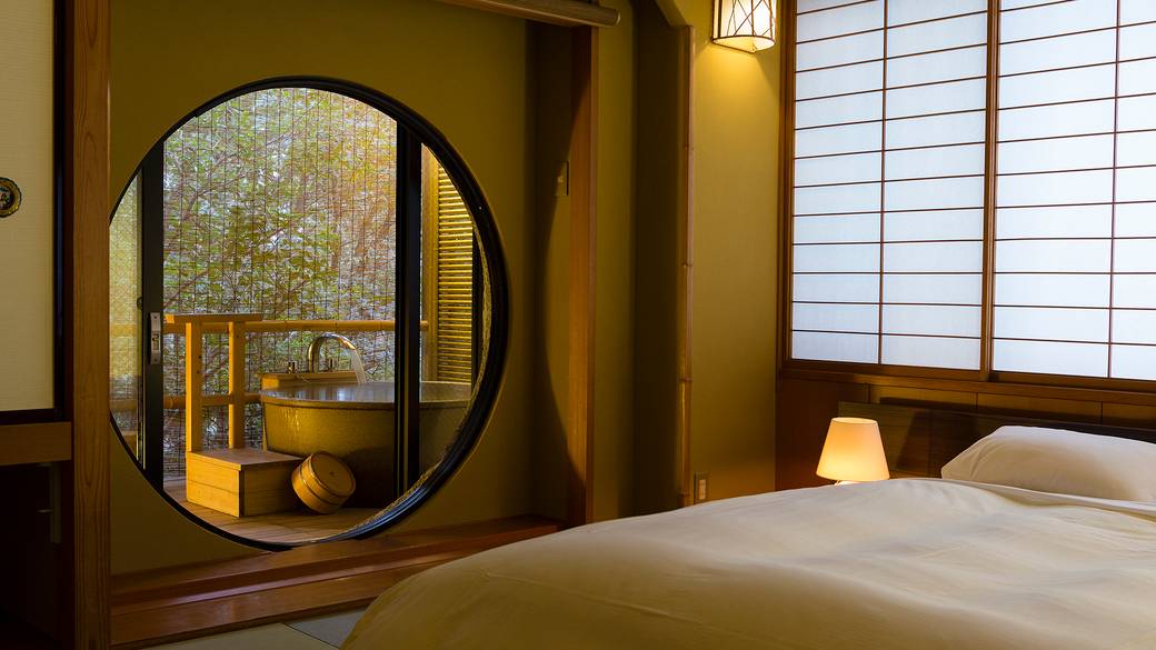 本館 陶器の露天風呂付 / 2