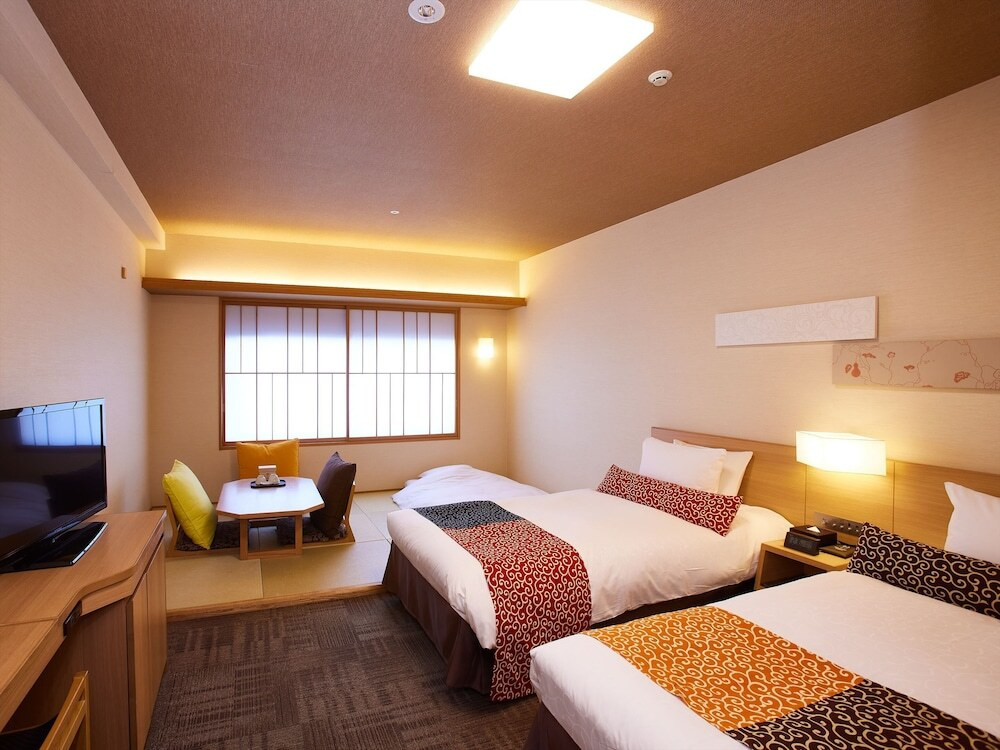 駅近で風情たっぷり。温泉旅館気分で滞在を3422012