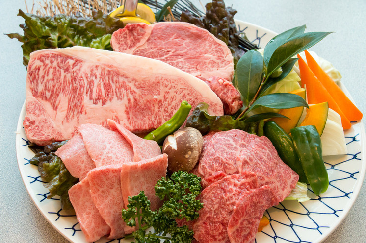 「山形牛ステーキ＆焼肉 かかし 駅前店」料理 76359 豪華［極盛」、山形牛を大満足に味わえます。