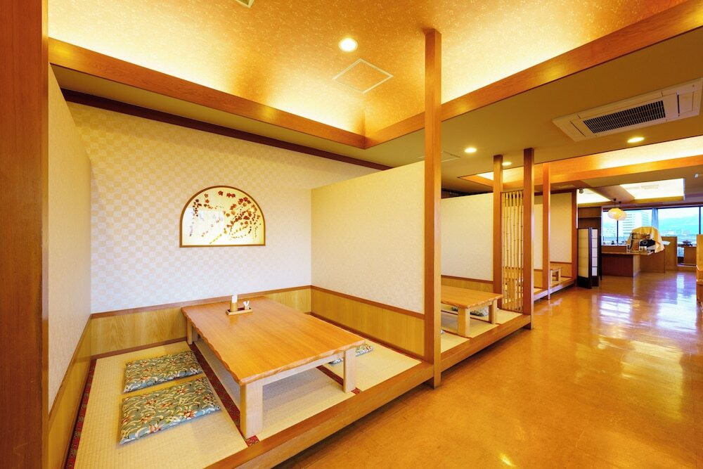 旅館のお食事処