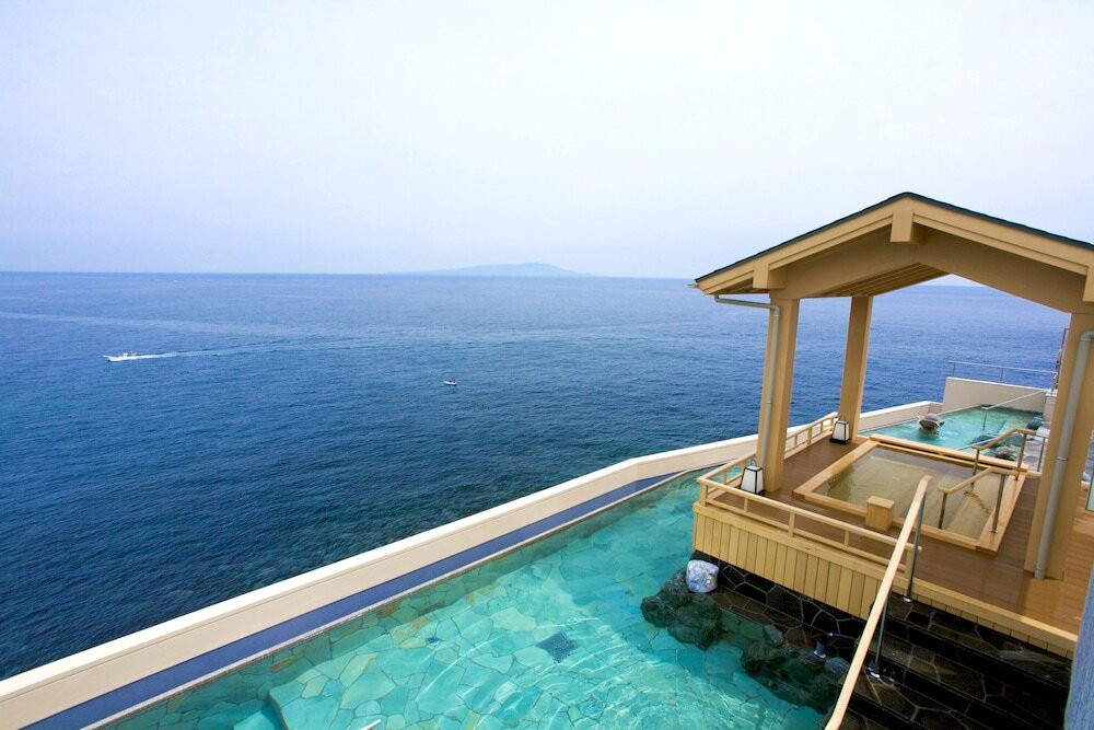 大海原を望むインフィニティ風呂とボリューム満点の海の幸が堪能できる宿3463523