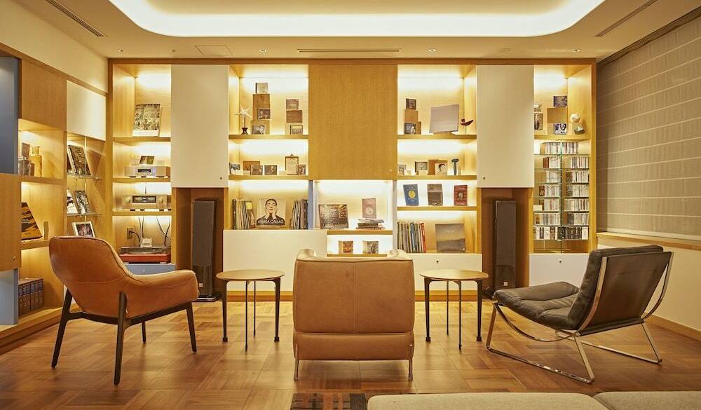 リスニングルーム(要予約) / 2