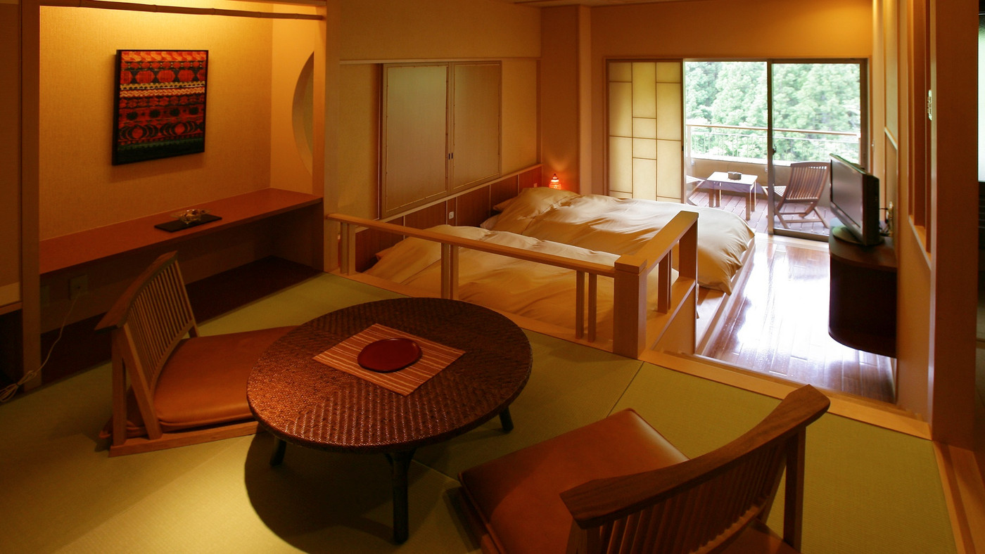 木の温もりとおしゃれなインテリアが印象的な客室3422557