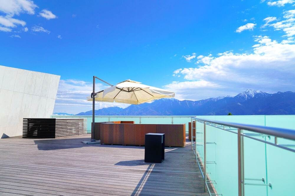 24時間解放のテラス。特別な景色に出あえるかも3946228