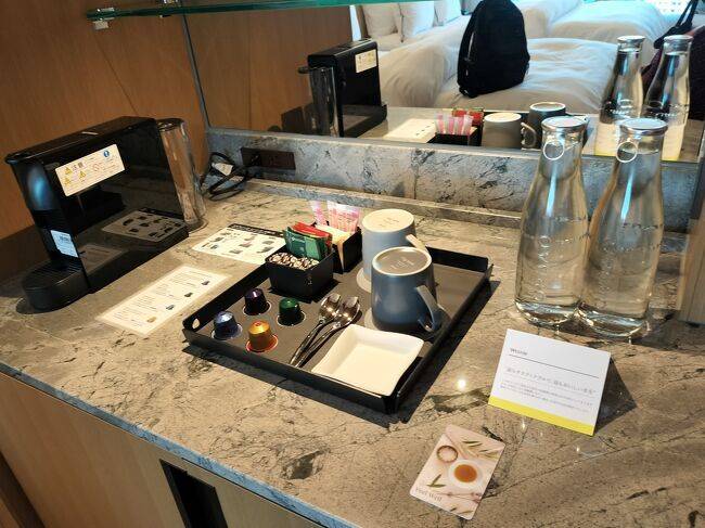 コーヒーメーカー、ボトル水 / 3