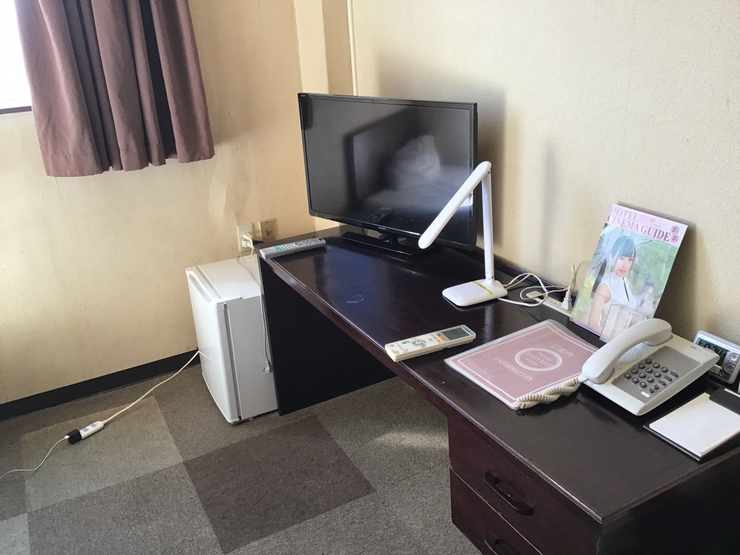 　トイレ　洗面台は共用の部屋でした。