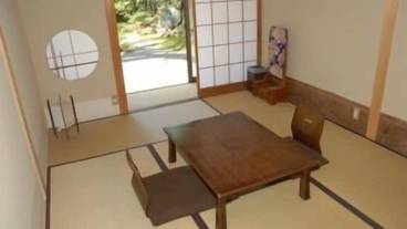 客室内のダイニングエリア / 7