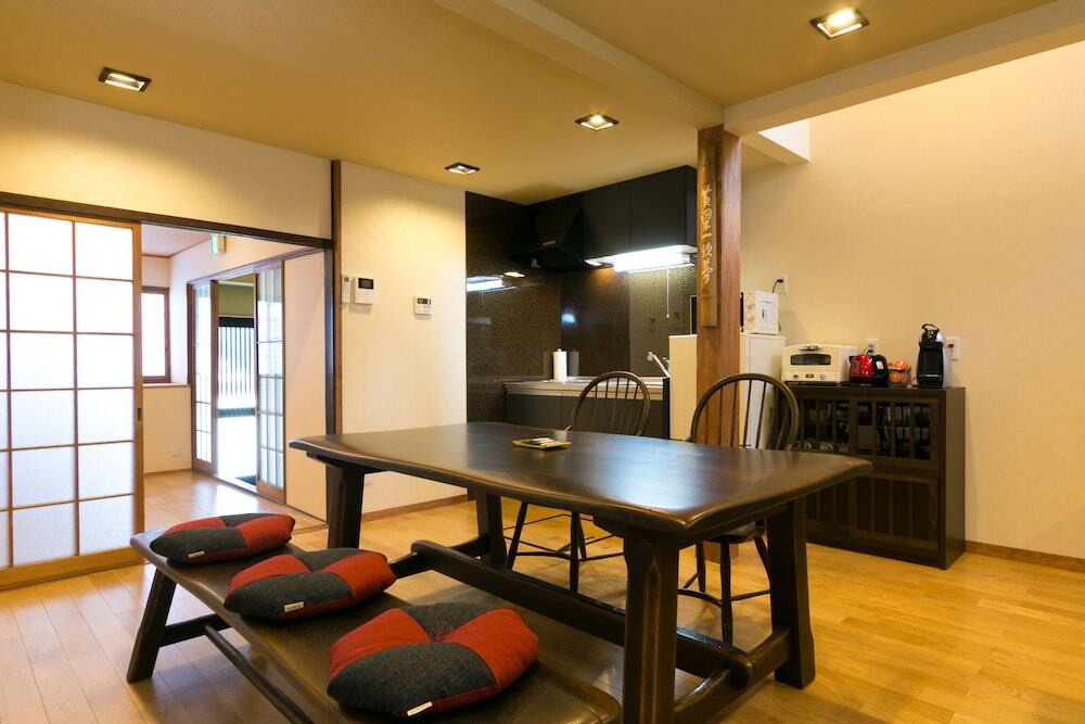 客室内のダイニングエリア