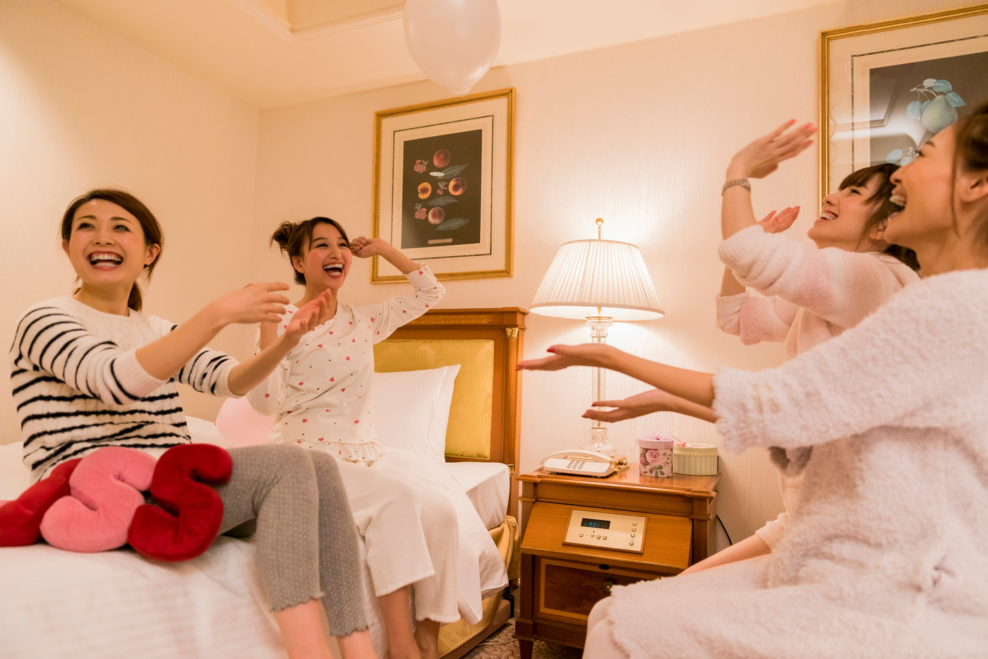 ホテル女子会　パジャマパーティー