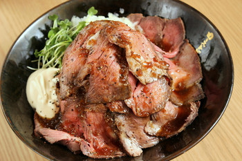 「ローストビーフ油そば ビースト」料理 641603 肉増しキング