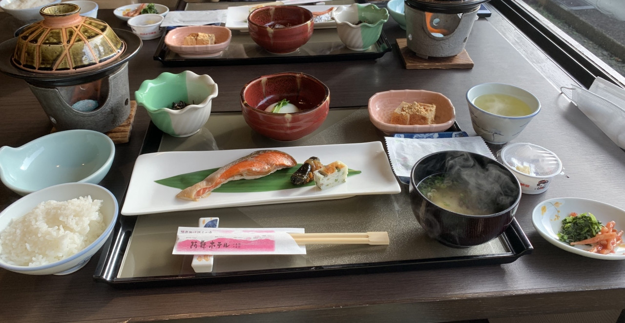 これは夕食懐石じゃなく、朝食です。