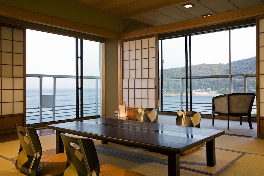 潮騒と絶好の眺望が魅力のベイリゾートホテル4037289