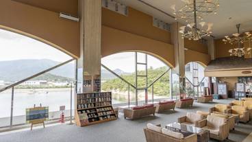 ロビーラウンジ / 9