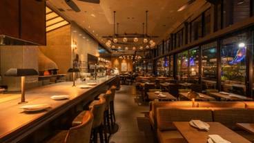 MORETHAN／夜の店内 / 8