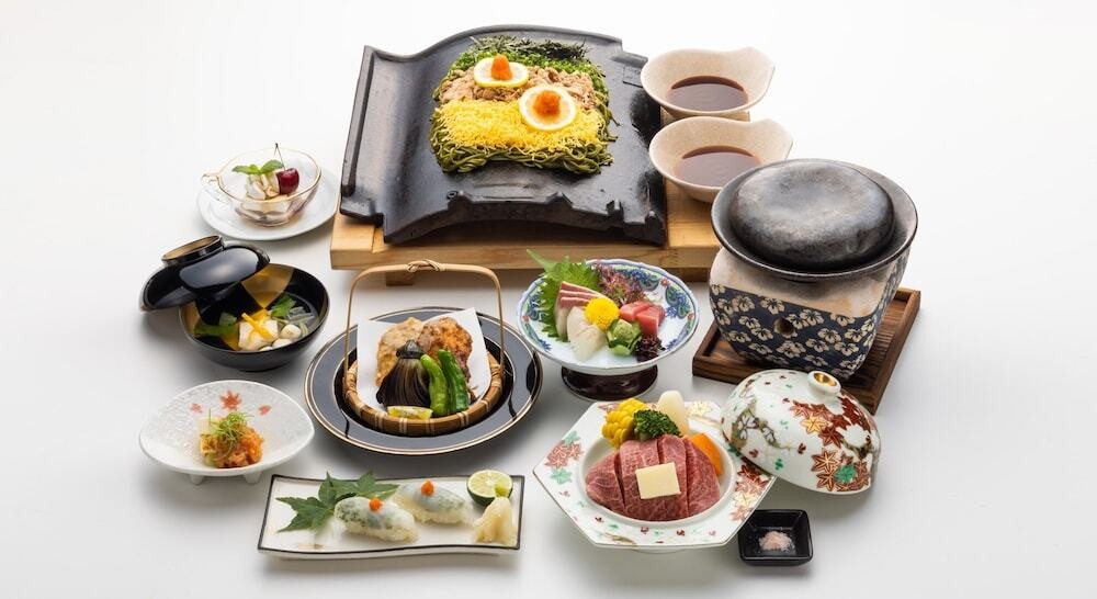 ふぐづくしの贅沢な朝食で朝から満たされる4036945