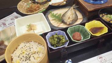 食事・飲み物 / 4