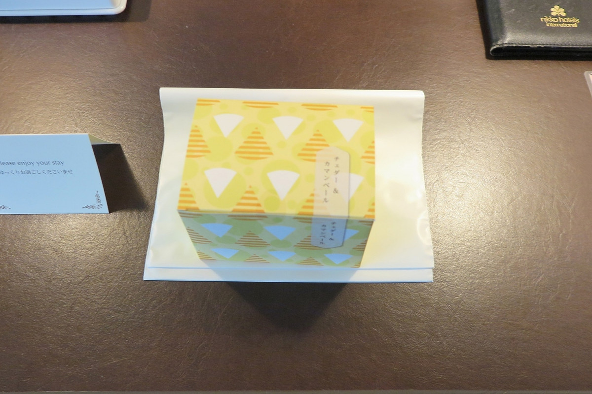 プチギフトは地元の有名企業「天乃屋」の歌舞伎揚げ