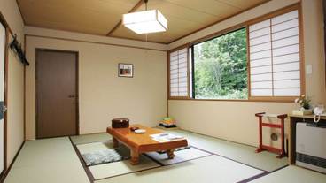 客室 / 8