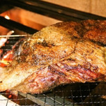 炉窯で肉の塊を豪快に焼く！渋谷の「煉瓦」でイチボステーキを食べよう