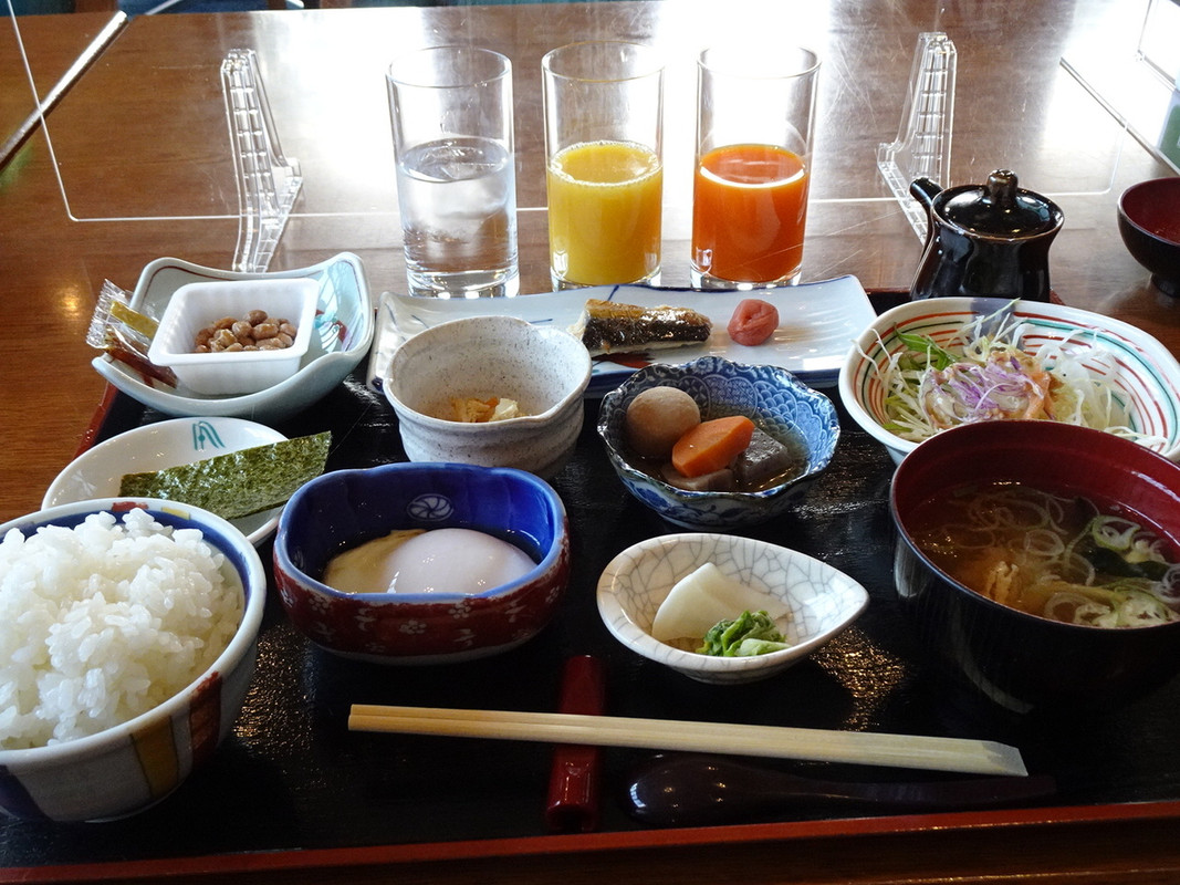 朝食は7時から、飲み物はセルフ