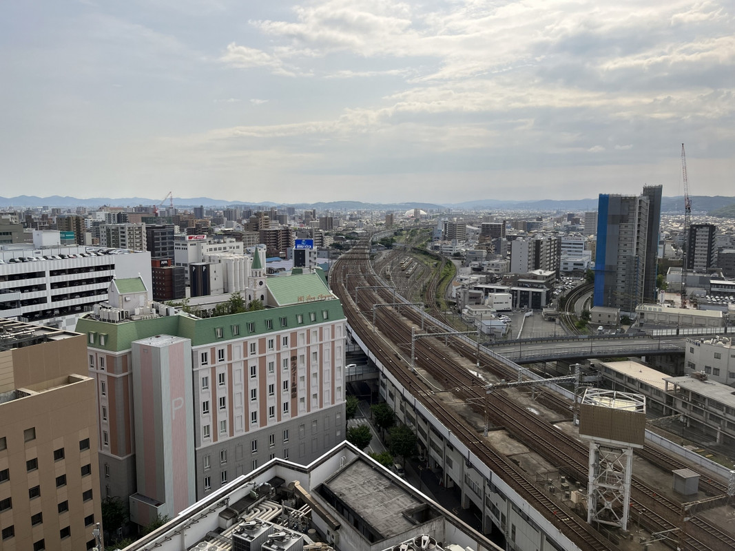 部屋からの眺め。何が見えているのか全然わからず。