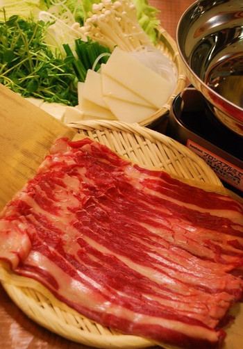 「馬喰ろう 新橋店」料理 1175515 新橋店名物「馬しゃぶしゃぶ鍋」