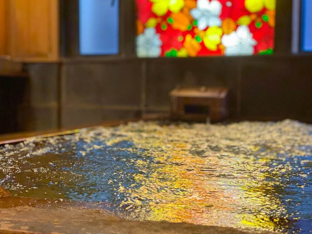 非日常の極み！レトロかわいいステンドグラスのお風呂でのんびり◎4021082