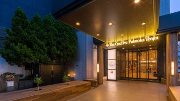 施設の正面 (日没後) / 3