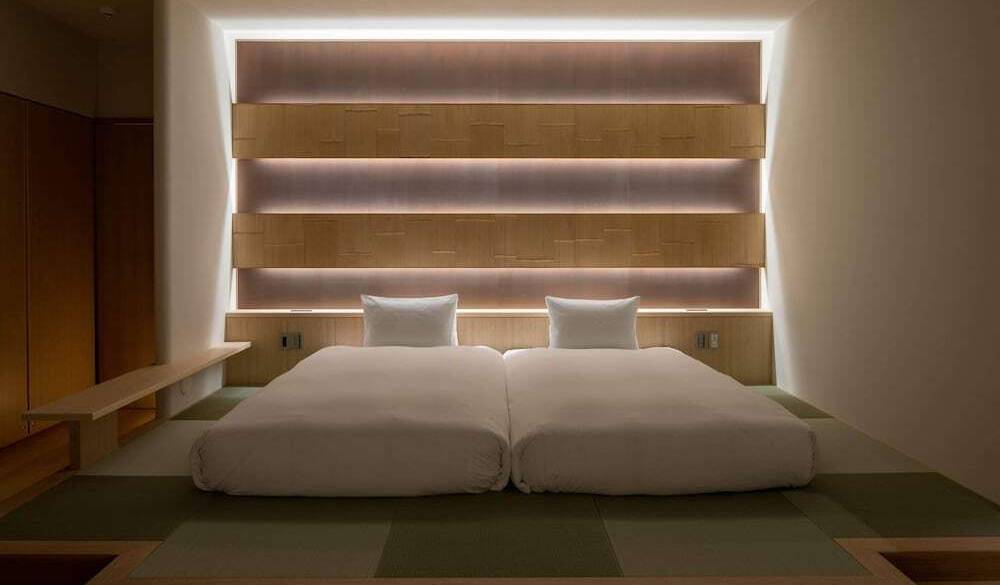 ベッドヘッドに竹のアート / 1