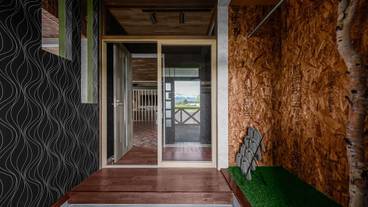 施設の入り口 / 2